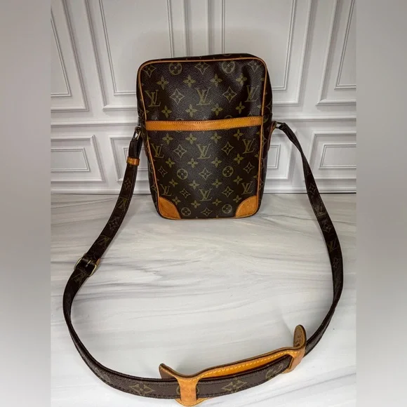 Louis Vuitton Monogram Danube Crossbody Bag | Full Inclusion | Vintage - Picture 3 of 14